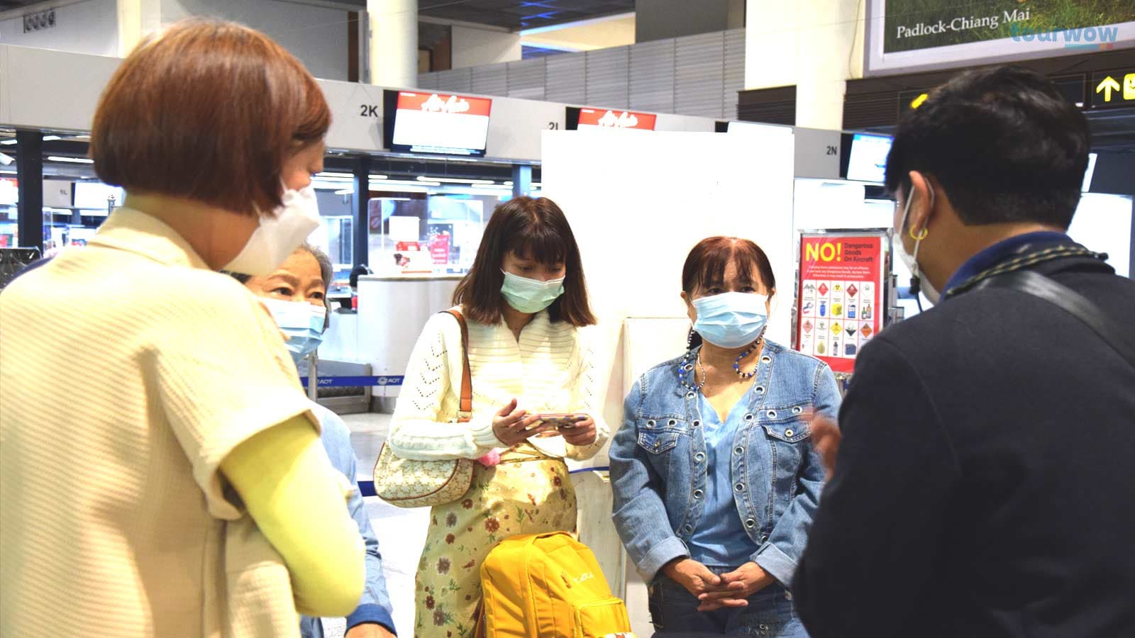 หัวหน้าทัวร์ที่เดินทางไปกับคุณตั้งแต่สนามบินต้นทางจนเดินทางกลับ