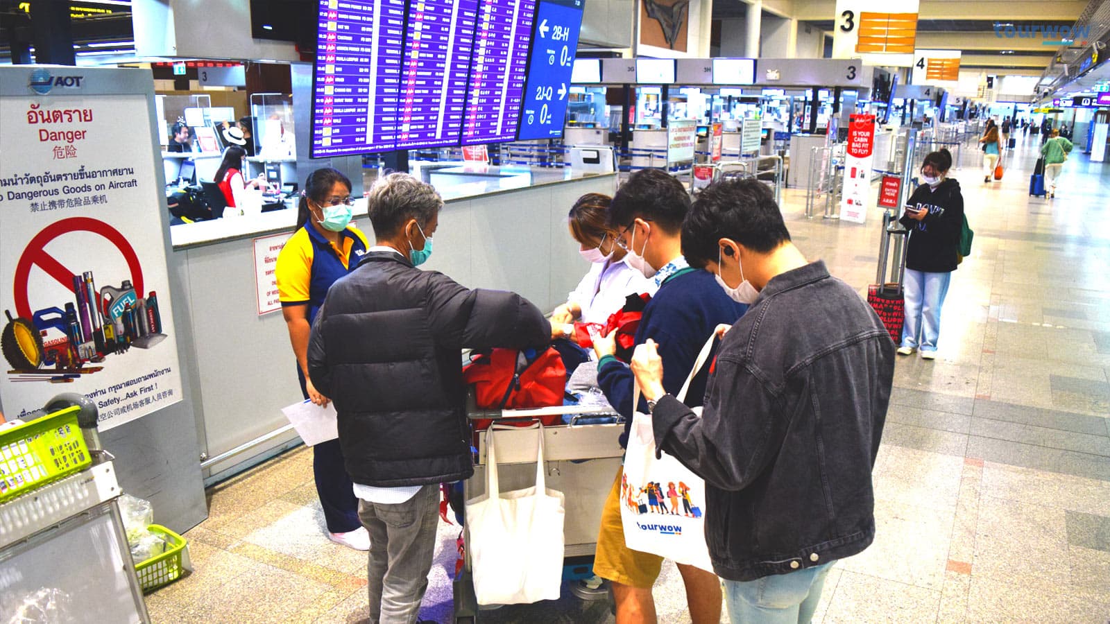 เช็คเอกสาร และรับถุงผ้าสวยๆกันไปเลย~