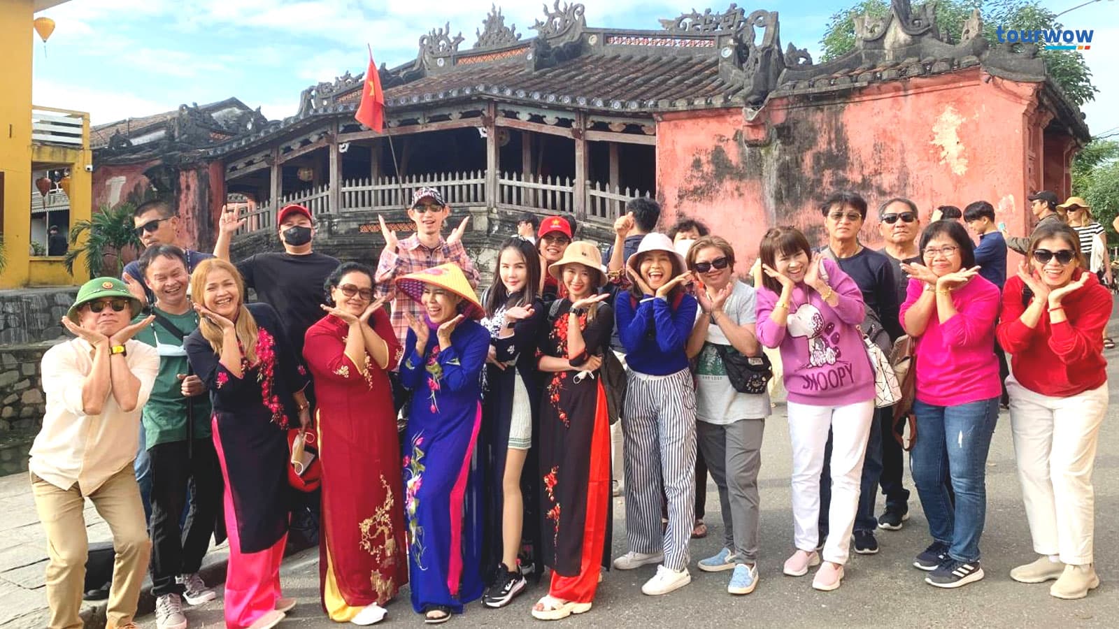 ความสุขและรอยยิ้มระหว่างเดินทาง พร้อมมิตรภาพใหม่ๆ